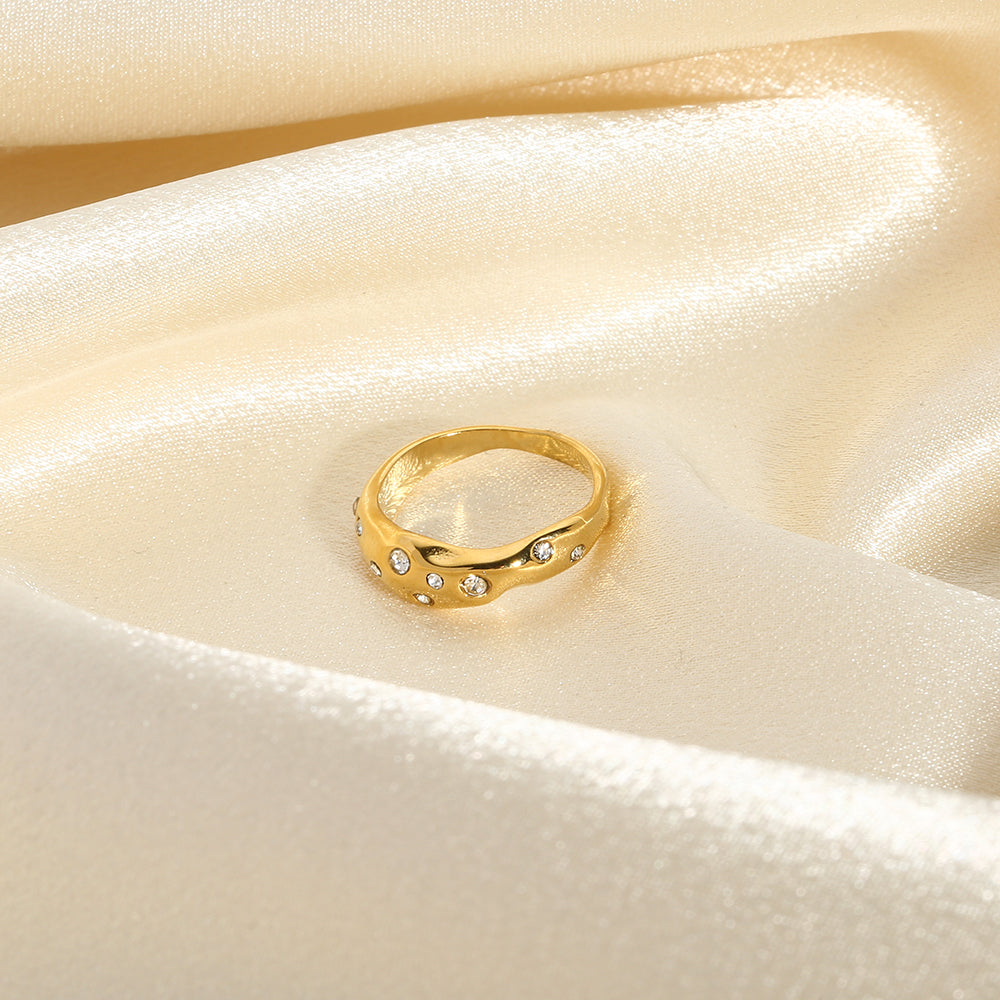 Elegant Wavy Gold Band 18k Gold Ring with Embedded Sparkling Zircon Stones