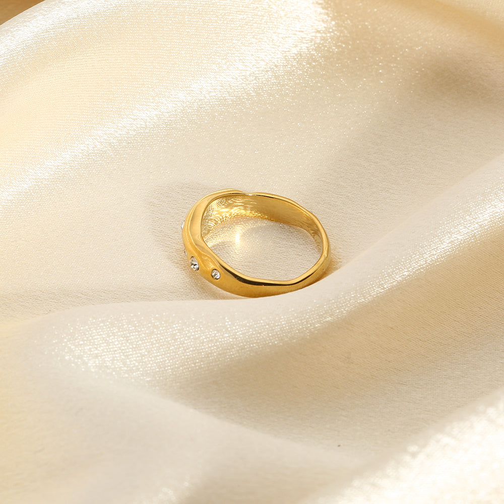 Elegant Wavy Gold Band 18k Gold Ring with Embedded Sparkling Zircon Stones