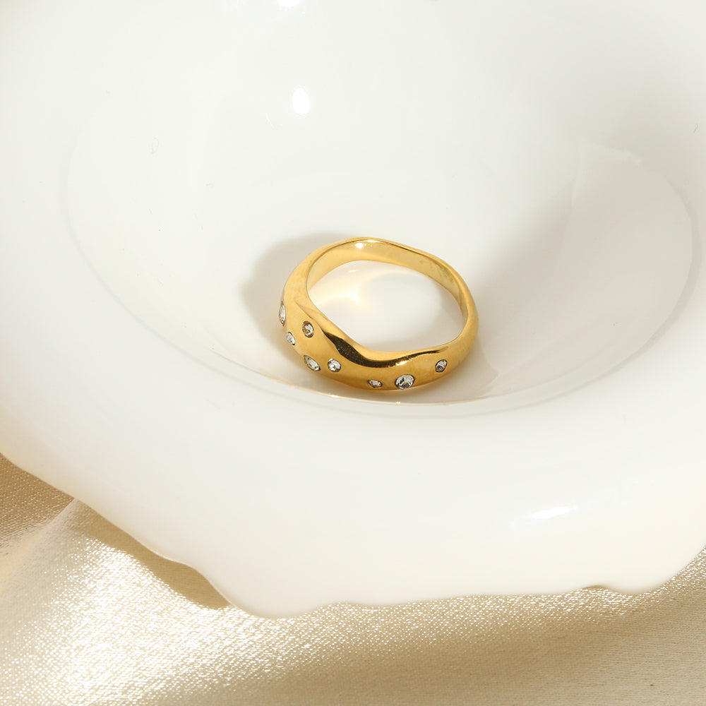 Elegant Wavy Gold Band 18k Gold Ring with Embedded Sparkling Zircon Stones