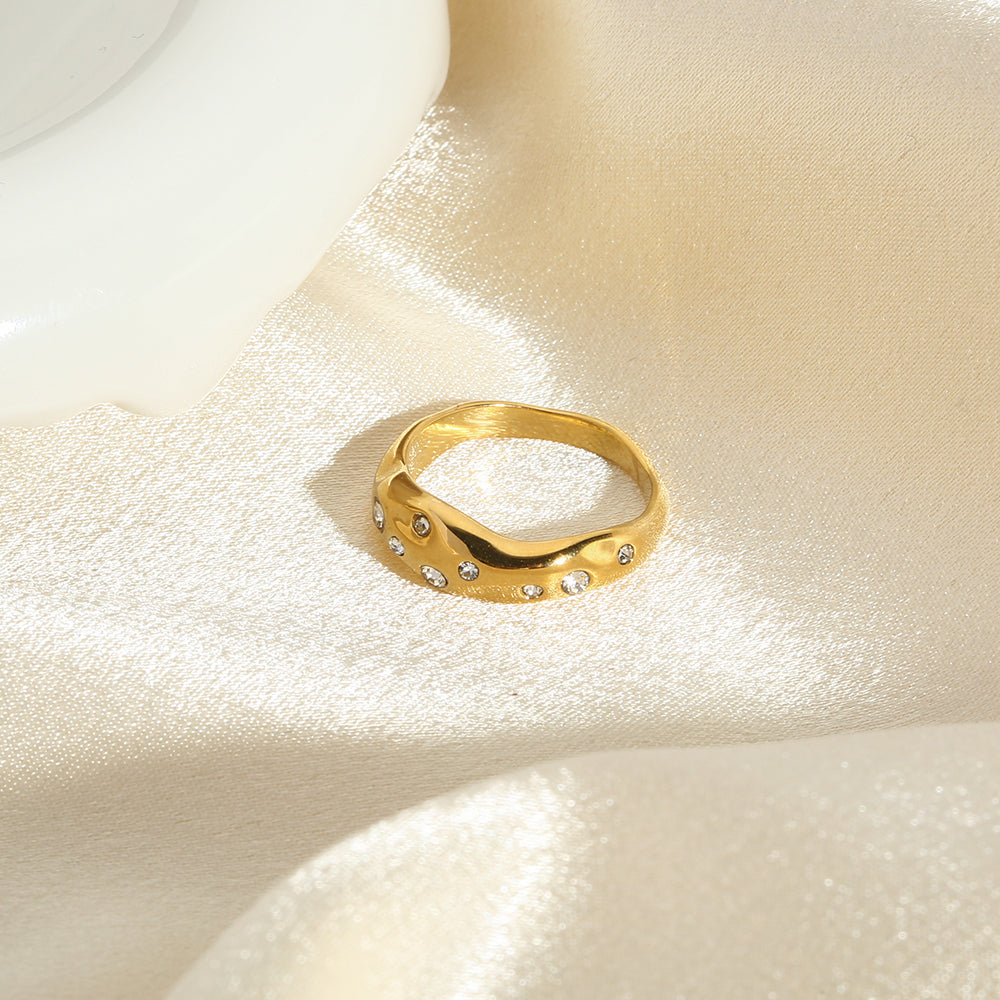 Elegant Wavy Gold Band 18k Gold Ring with Embedded Sparkling Zircon Stones